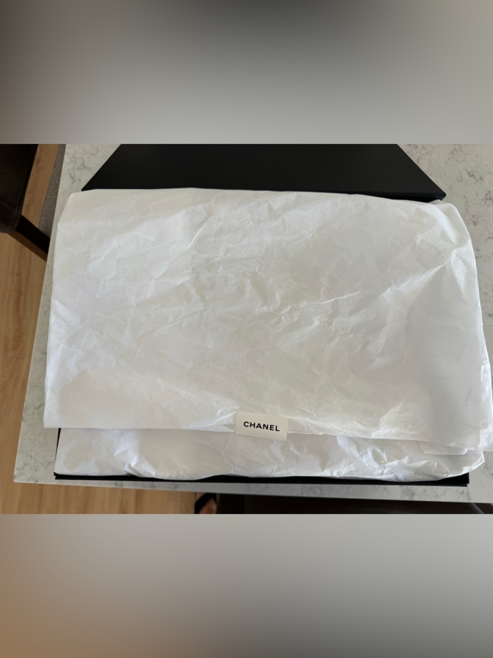 CHANEL Black Box with White Logo - Picture 6 of 13